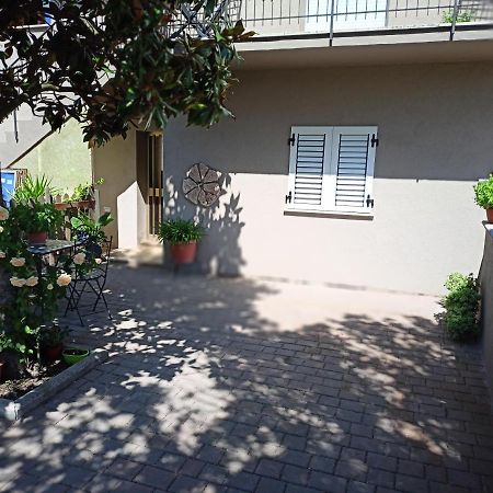 Marco - Camere Con Bagno Privato Vicino Al Centro Foligno Esterno foto