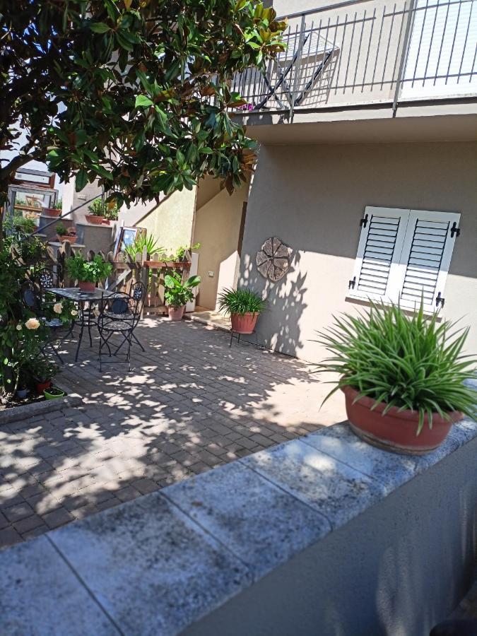 Marco - Camere Con Bagno Privato Vicino Al Centro Foligno Esterno foto