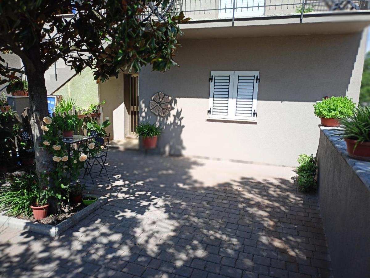 Marco - Camere Con Bagno Privato Vicino Al Centro Foligno Esterno foto